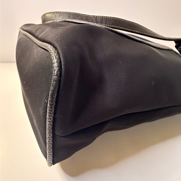 Franco Sarto Black Nylon Shoulder Bag W Smart Lite Pocket Inside Zip Closure - Picture 3 of 15